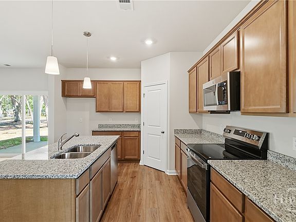 5th image of 134 Teal Trail NE