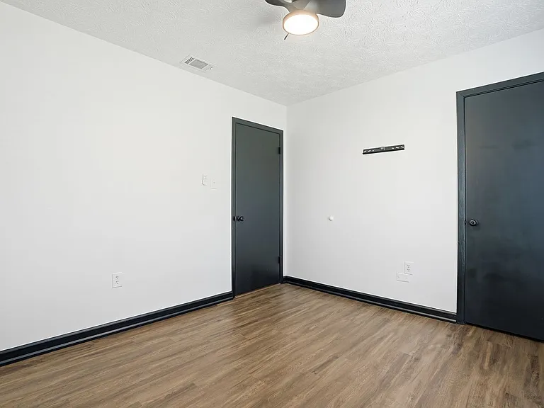 703 Pineview Ct — Photo 21