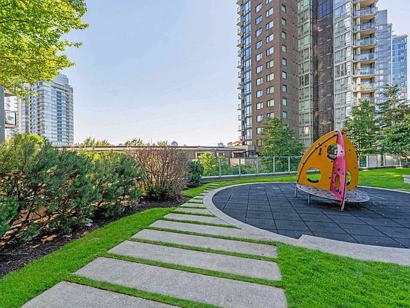 5th image of 550 Pacific St #1007