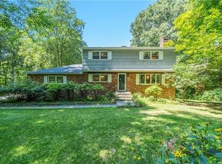 17 Macaulay Rd, Katonah, NY 10536