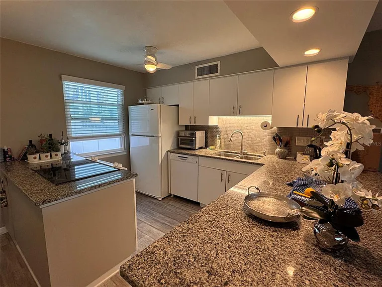 33 S Gulfstream Ave #409 — Photo 4