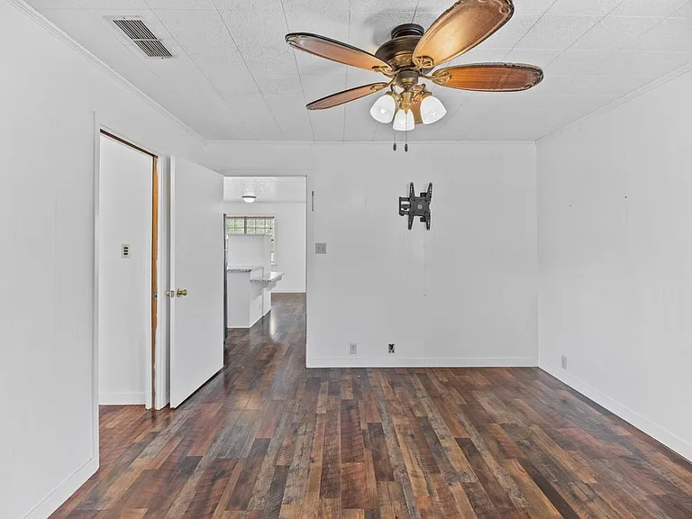 12614 FM 777 — Photo 14