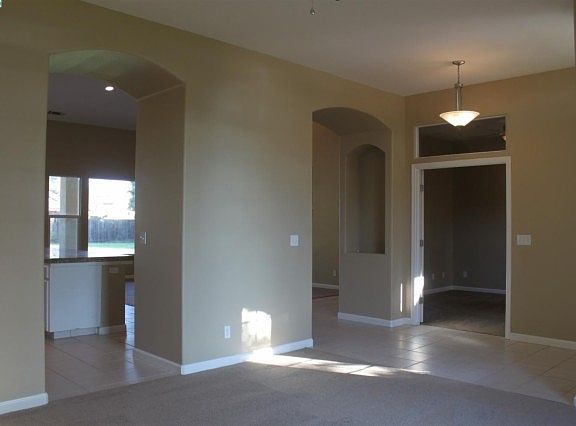 4th image of 1132 E Chestnut Ct