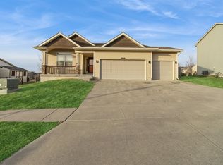 3528 E Highview Dr, Des Moines, IA 50320