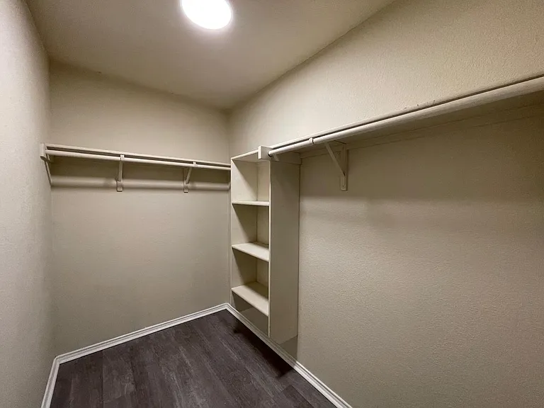 1512 Queens Brook Ln — Photo 24