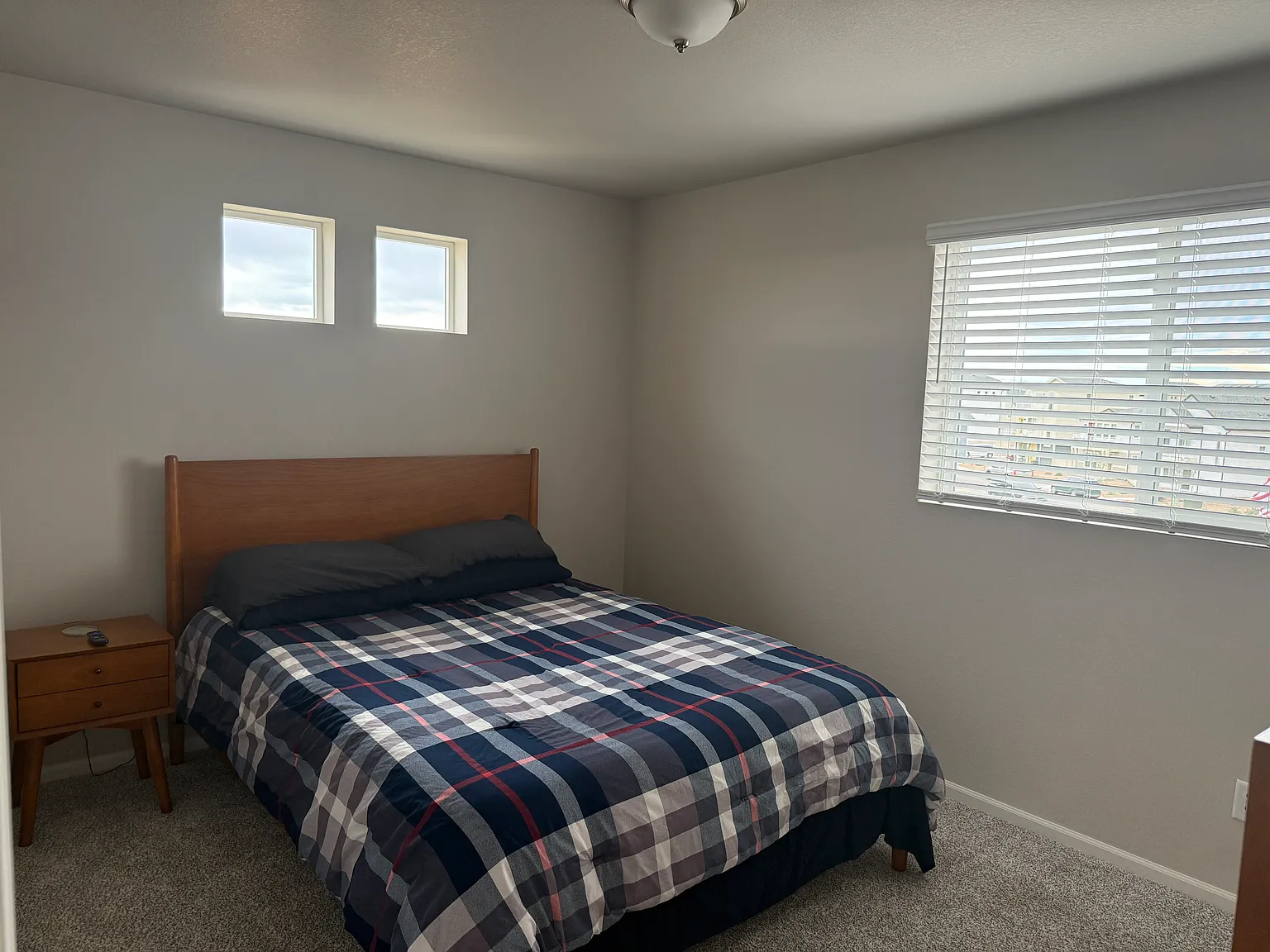 4 bed, 3.5 bath, 1944 sqft, $1,300 — Photo 3