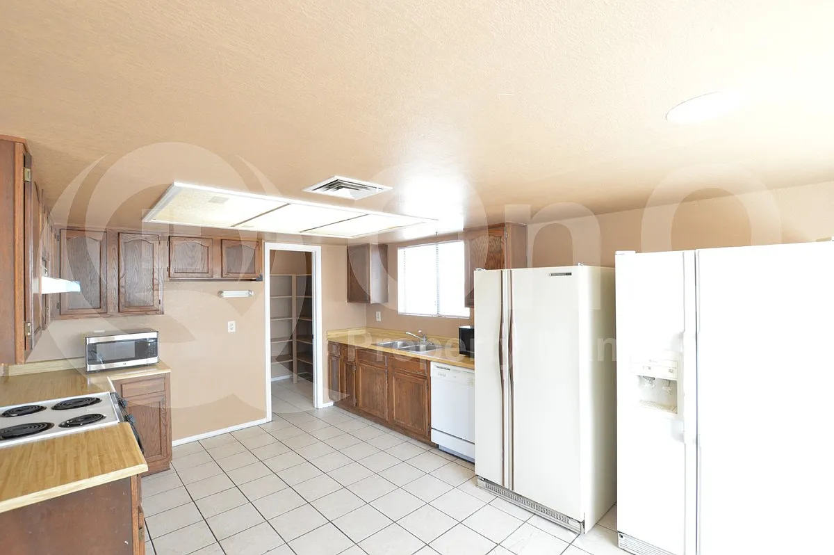 3 bed, 2.0 bath, 1443 sqft, $1,999 — Photo 4