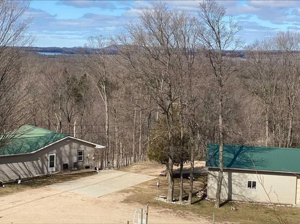 9568 Highland Dr, Beulah, MI 49617