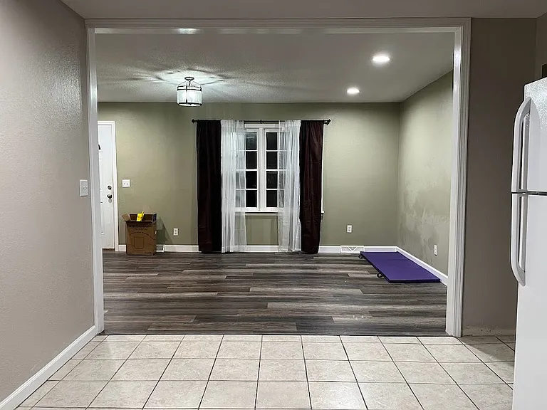 2414 Hilltop Ln — Photo 3