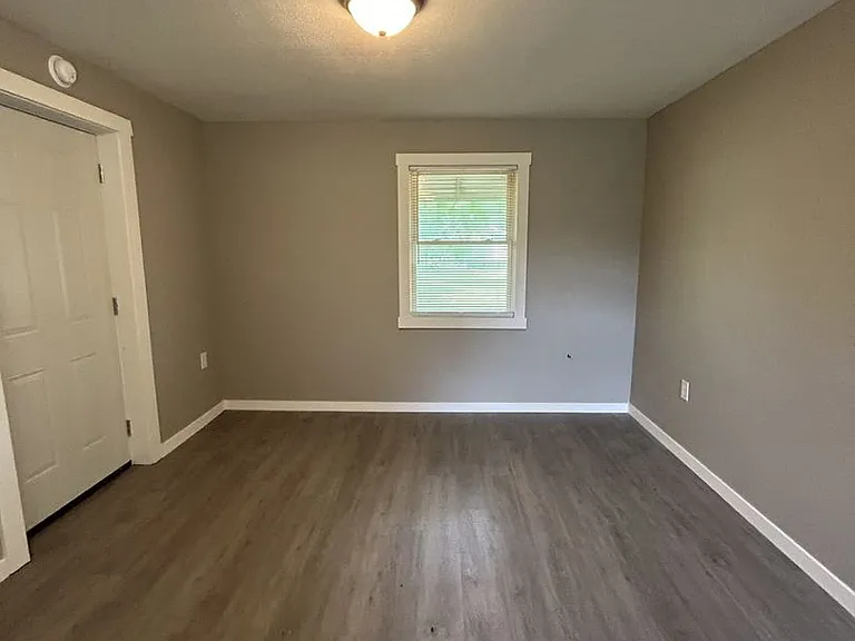 2379 Locust Rd — Photo 2