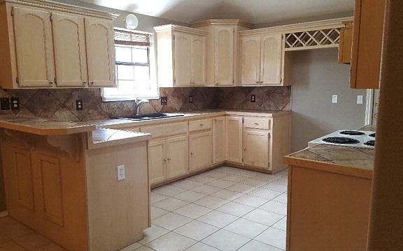 4th image of 710 E Buchanan Dr N