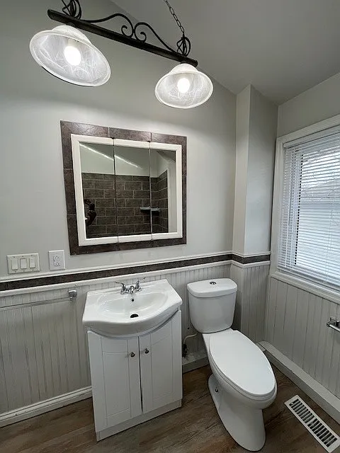 230 E. Victoria St - OLD - 1 — Photo 4