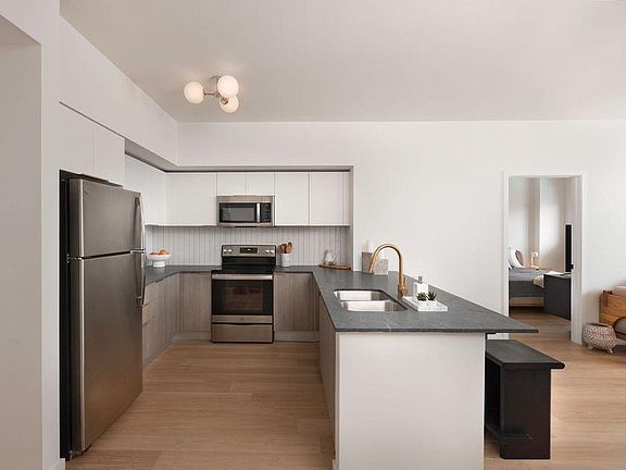 3rd image of 11100 Biscayne Blvd #711