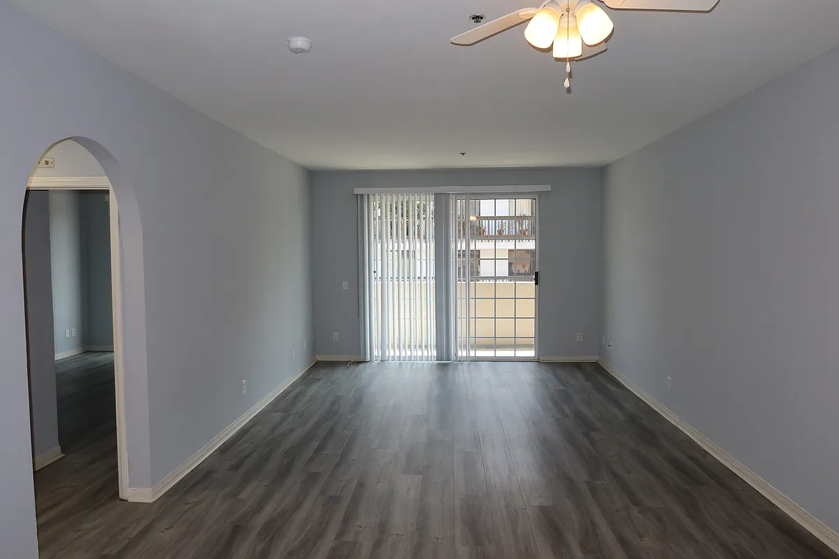 Building Photo - 8901 Burton Way #202