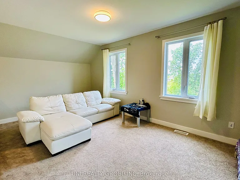 70 Stanhope Ct — Photo 16