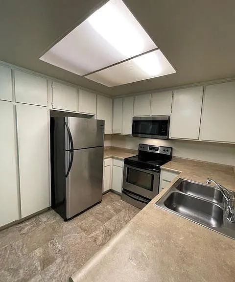 Great kitchen with plenty of storage in pantry and cabinets.