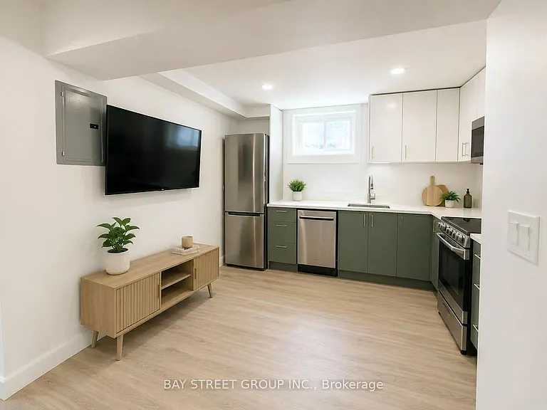 69 Blythwood Rd N #2 — Photo 4