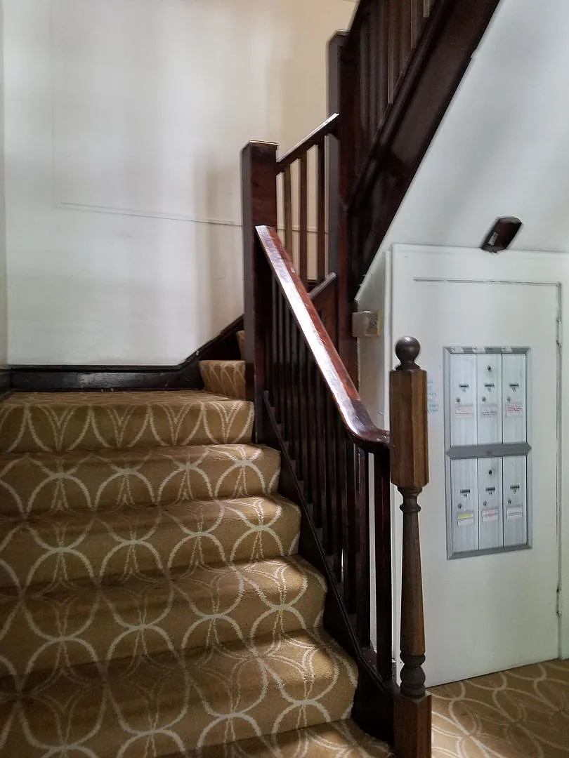 2528 N. Maryland Ave. (The Versailles) — Photo 4
