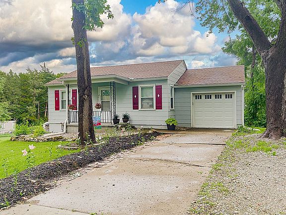 3rd image of 102 Karen Ln