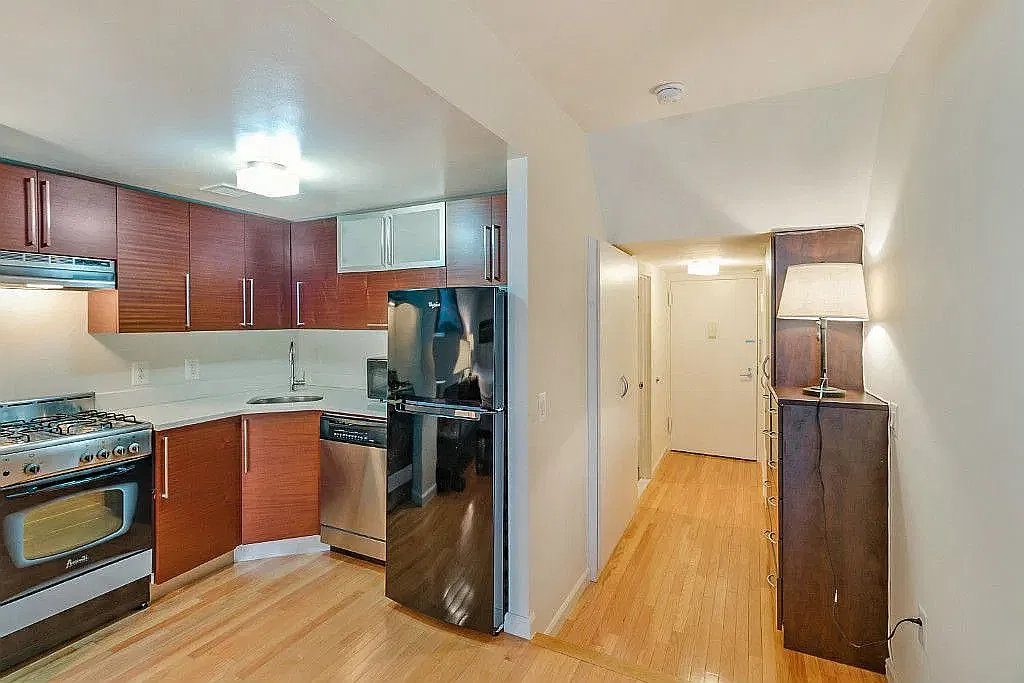 184 Thompson Street — Photo 2