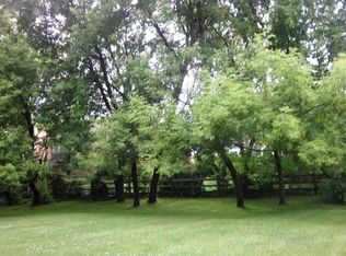 1047 Mount Vernon Dr, Grayslake, IL 60030