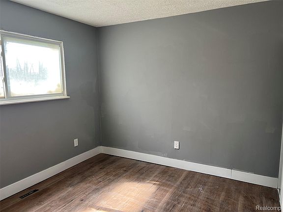 4th image of 4337 Algonquin St