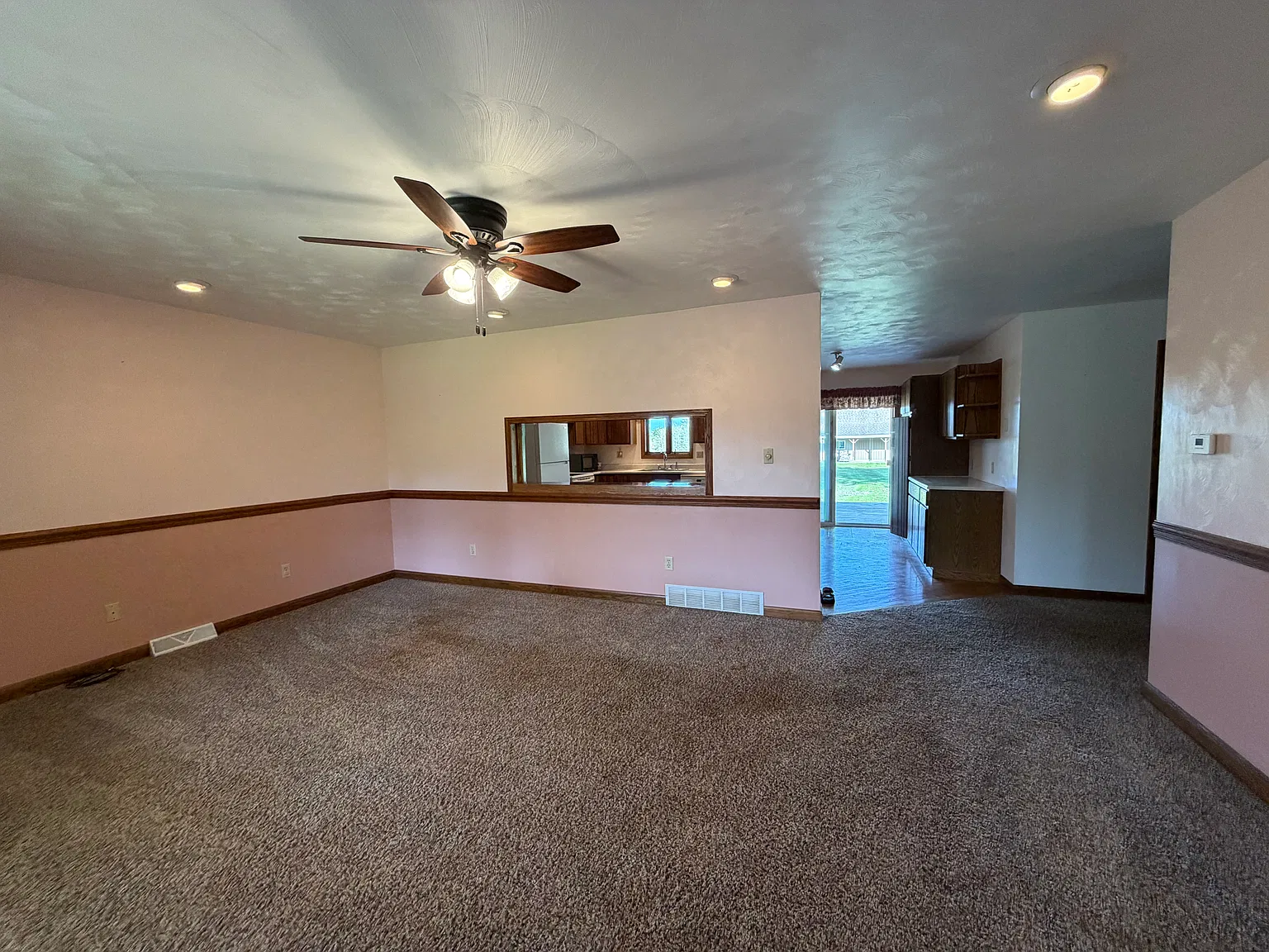 3 bed, 1200 sqft, $1,850 — Photo 4