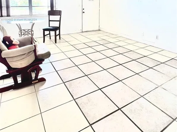 11195 SW 1st St APT 319, Sweetwater, FL 33174