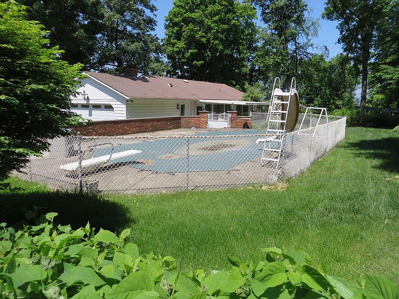 1st image of 7 Crest Hill Dr