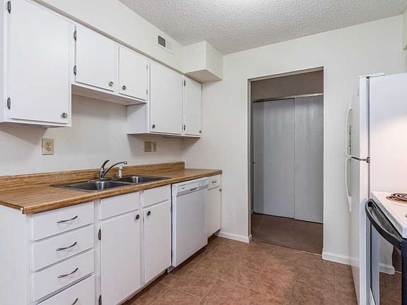 5th image of 32 Providence Dr APT 13