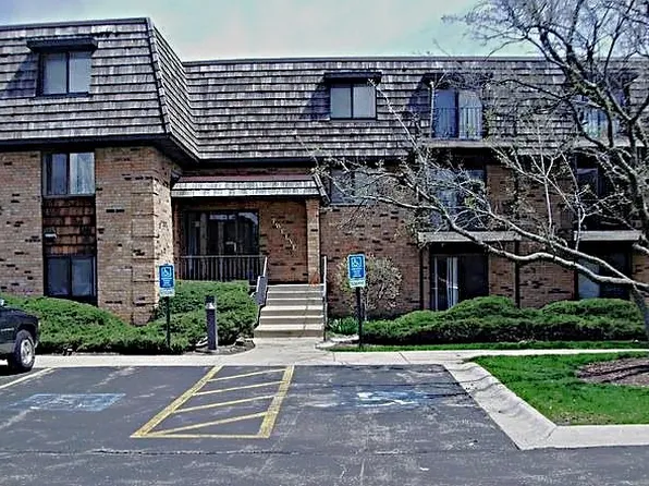 12 Oak Creek Dr APT 2212, Buffalo Grove, IL 60089