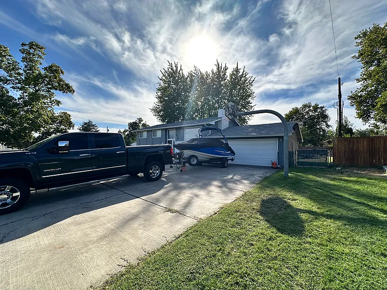 219 Thayer Dr — Photo 3