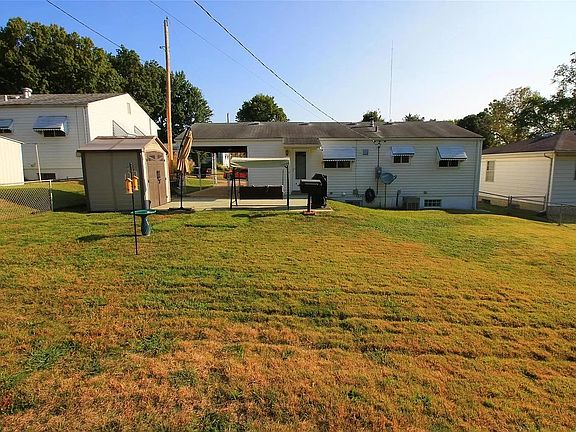 4th image of 4012 Redland Dr