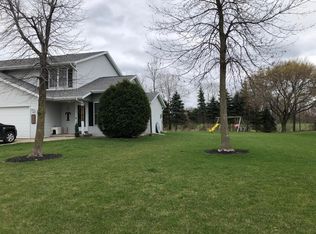 1095 Stillmeadow Ln, Menasha, WI 54952