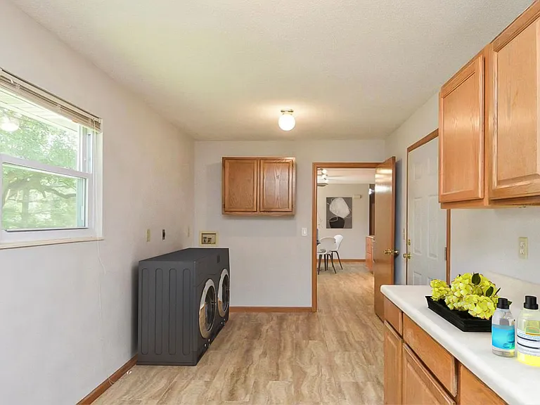 242 Weber Rd — Photo 10