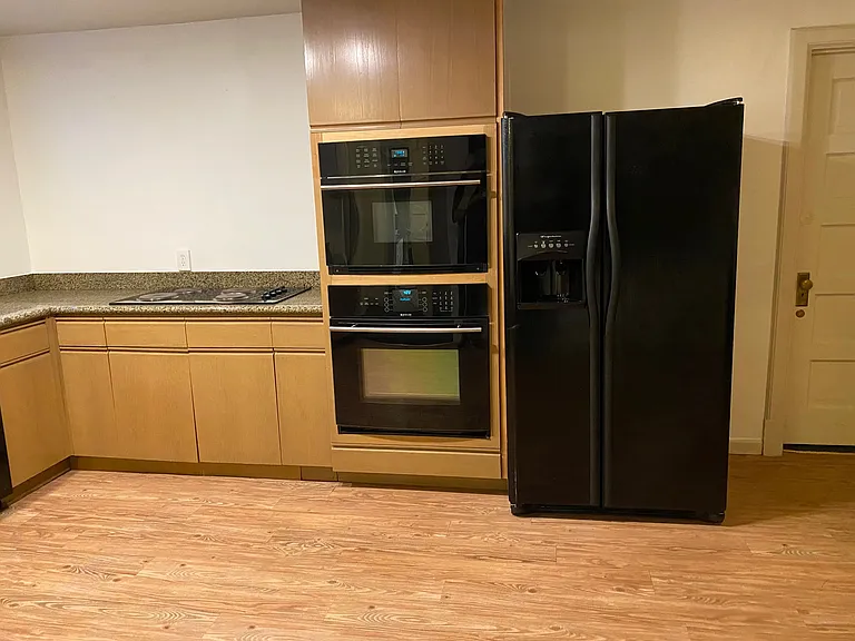 Stanford Apartments — Photo 22