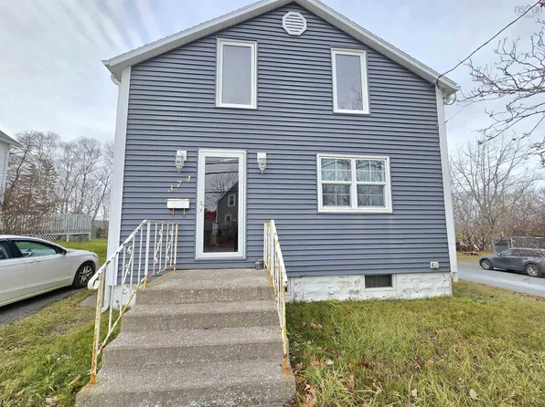 374 Alexandra St, Sydney, NS B1S 2G4