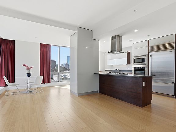 5th image of 45 Province St APT 1502