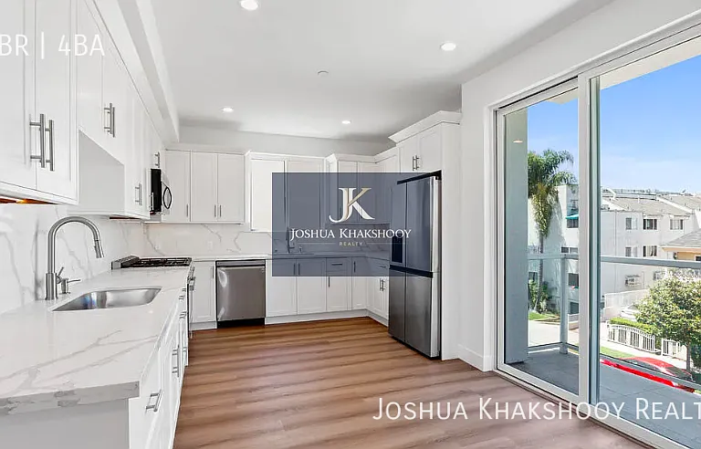 834 S Shenandoah St #301 — Photo 1