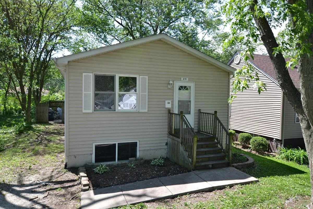 219 Schorie Ave photo 1