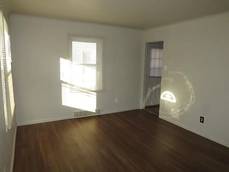 24622 Cloverlawn St — Photo 13