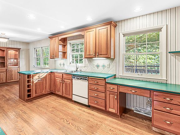 2nd image of 7211 Lesley Ave