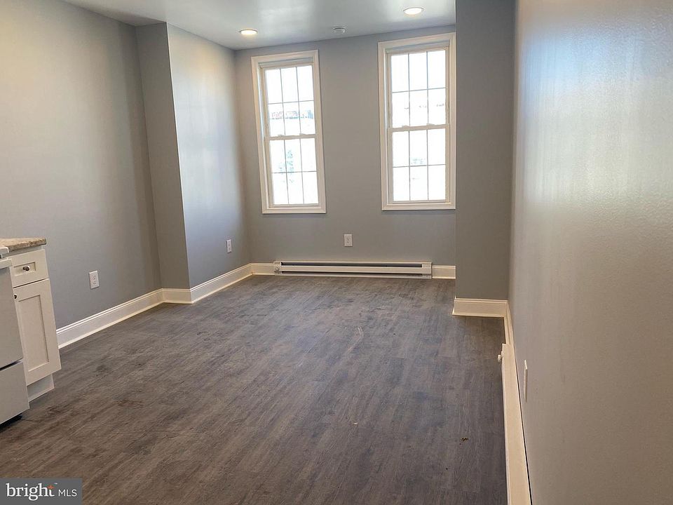 1st image of 1223 W Silver St #1