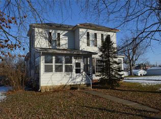 203 W Rowe St, Roodhouse, IL 62082