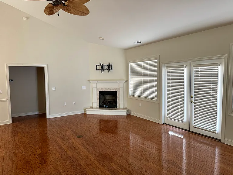 3714 Cain Ct — Photo 2