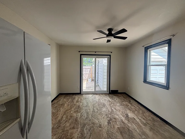 1127 Lincoln Dr — Photo 5