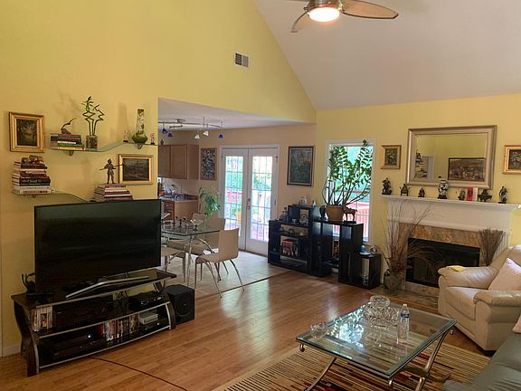 3rd image of 2051 Kenwood Pl SE