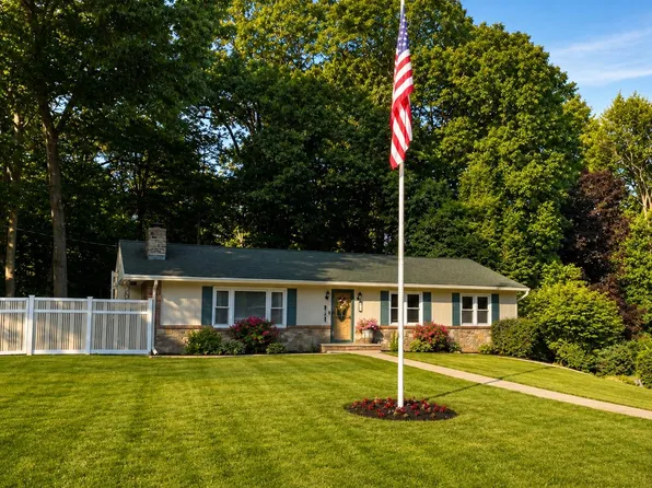 26 Garden Drive, New Windsor, NY 12553