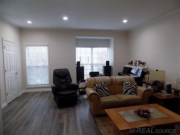 5th image of 36225 Dominion Cir