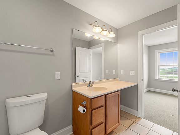 4th image of 412 N Grainger Ln